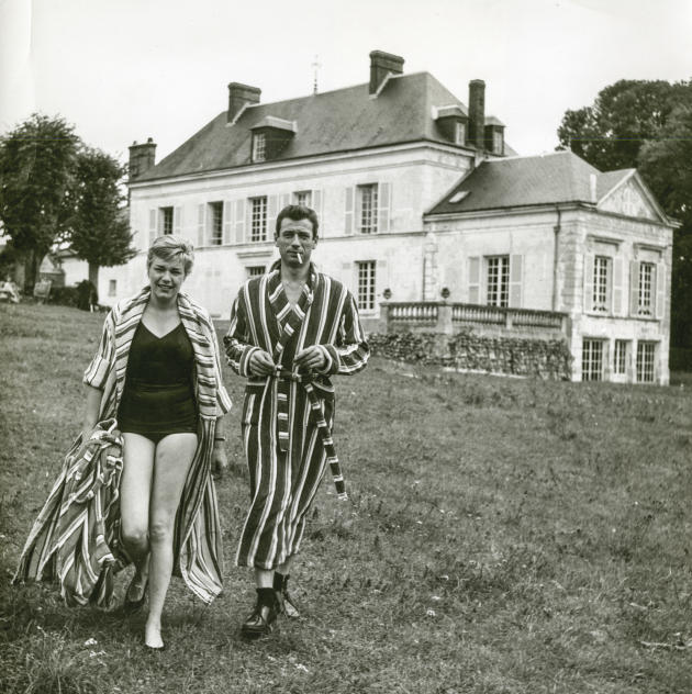 Signoret et Montand à Autheuil dans les années 1950-60.</div>