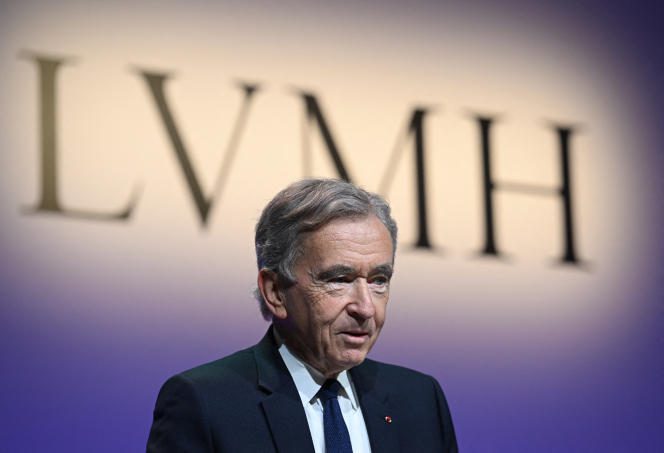 D’après le magazine américain « Forbes », le patron de LVMH Bernard Arnault (ici à Paris, le 26 janvier 2023), est l’homme le plus riche du monde avec un patrimoine estimé à 211 milliards de dollars.