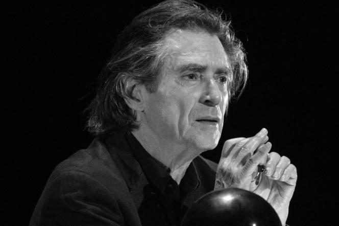 Sami Frey en répétition de sa lecture d’« Un vivant qui passe », de Claude Lanzmann, en décembre 2020, au Théâtre de l’Atelier, à Paris.