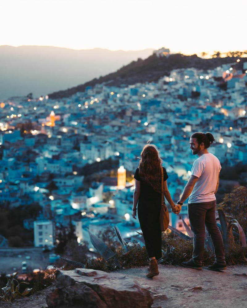 il fait des suprises signes qu il est en train de tomber amoureux