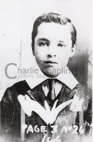 Chaplin à l'âge de 9 ou 10 ans, à l'époque où il se produit avec les "Eight Lancashire Lads"