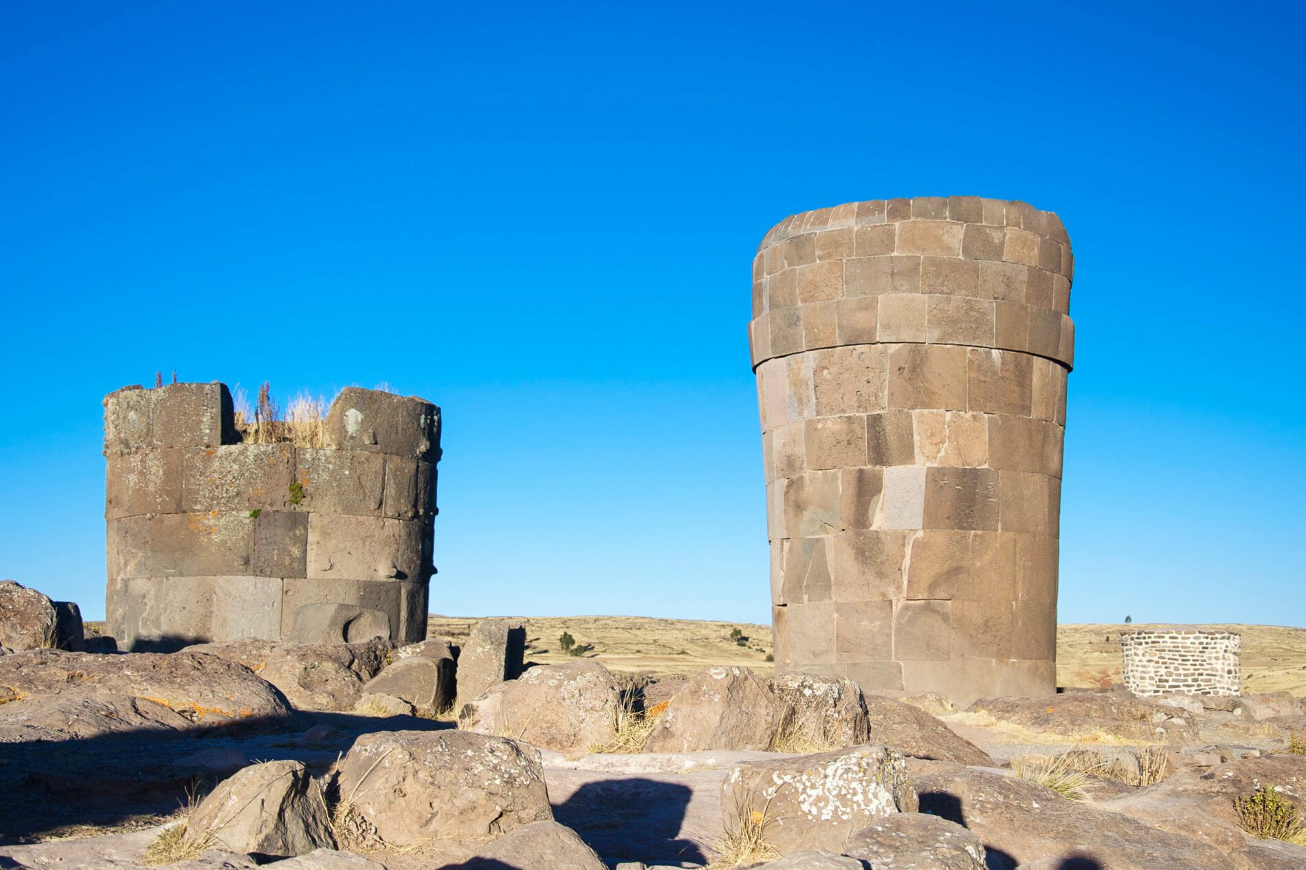 A Sillustani, tout près du célèbre lac Titicaca, se trouvent les plus hautes tours funéraires du monde, Pérou - © flog / franks-travelbox