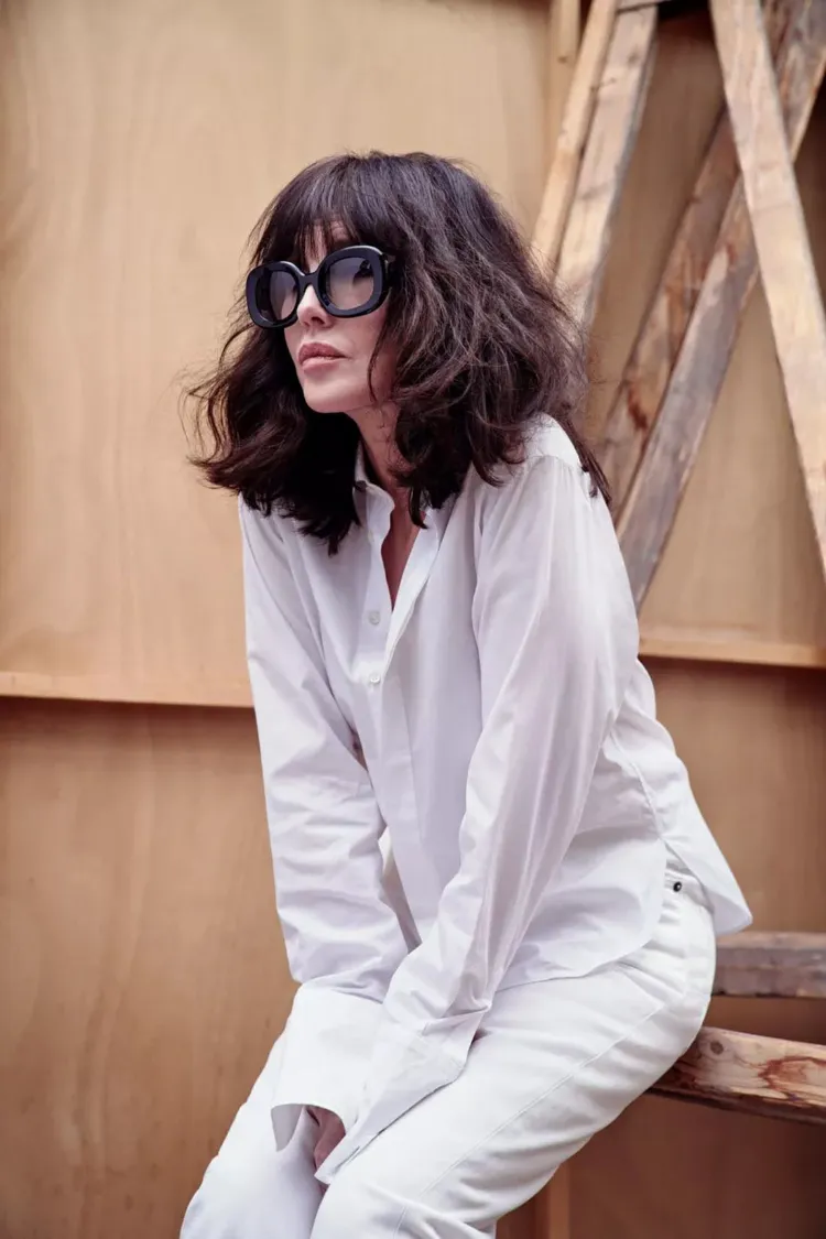 style Isabelle Adjani idées tenue moderne femme apres 60 ans tendances mode 2023