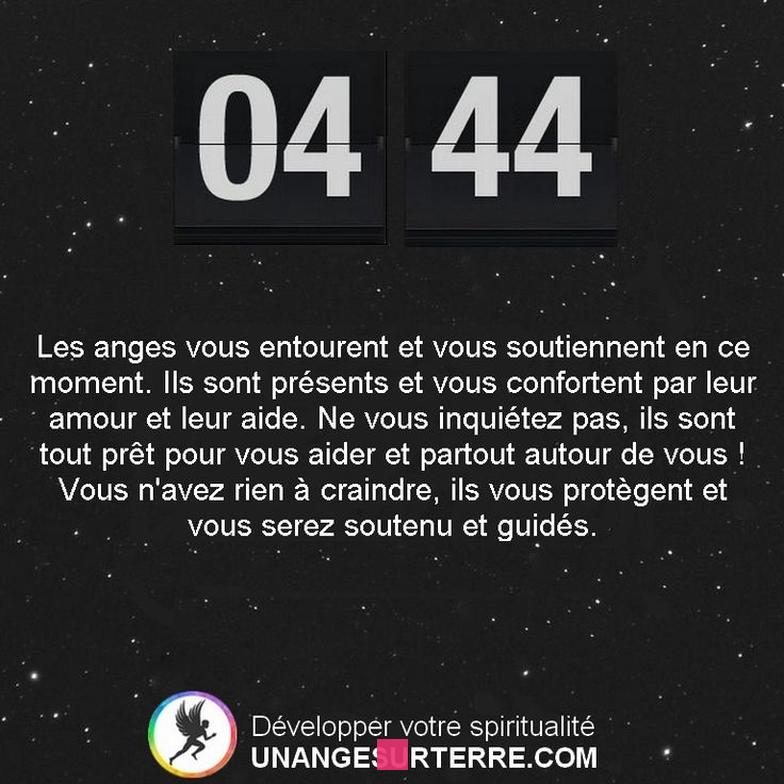 Heure Miroir 4h44 en Amour : Signification, Symbolisme et Guidance de l'Univers